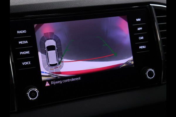 Škoda Karoq 1.5 TSI ACT Sportline Business [SCHUIFDAK, APPLE CARPLAY, ANDROID AUTO, CAMERA, STOELVERWARMING, KOFFERKLEP ELEKTRISCH, NIEUWSTAAT]