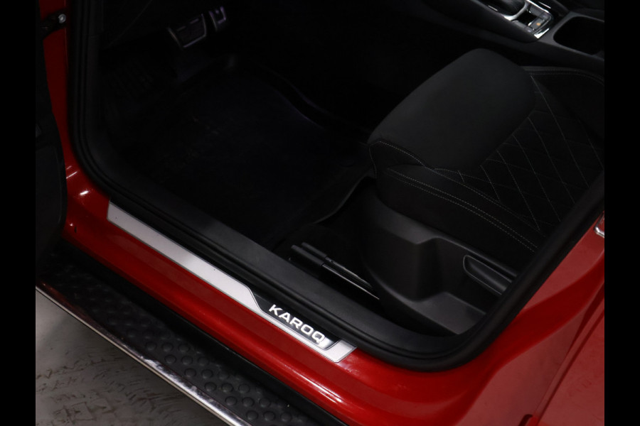 Škoda Karoq 1.5 TSI ACT Sportline Business [SCHUIFDAK, APPLE CARPLAY, ANDROID AUTO, CAMERA, STOELVERWARMING, KOFFERKLEP ELEKTRISCH, NIEUWSTAAT]