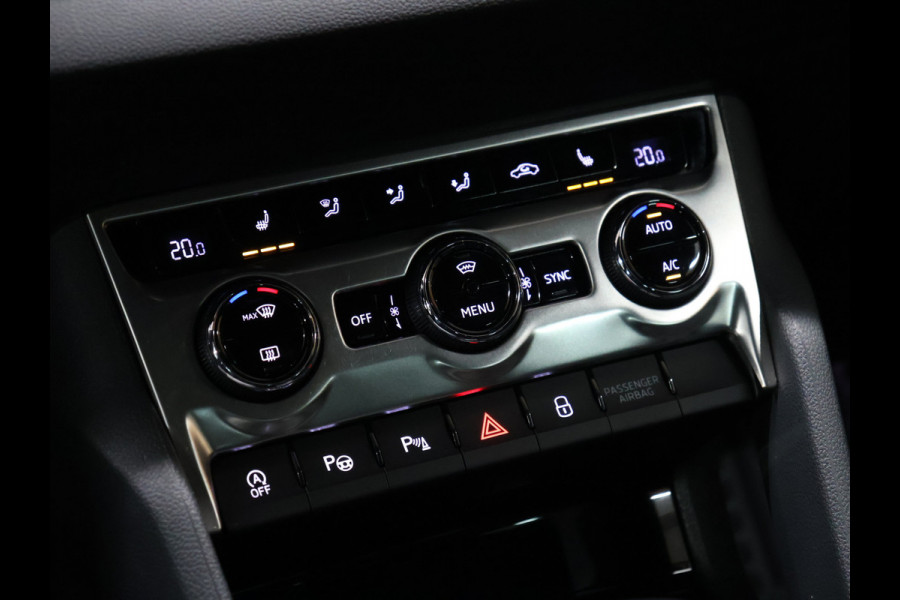 Škoda Karoq 1.5 TSI ACT Sportline Business [SCHUIFDAK, APPLE CARPLAY, ANDROID AUTO, CAMERA, STOELVERWARMING, KOFFERKLEP ELEKTRISCH, NIEUWSTAAT]