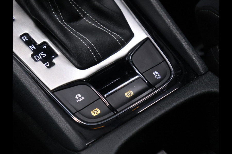Škoda Karoq 1.5 TSI ACT Sportline Business [SCHUIFDAK, APPLE CARPLAY, ANDROID AUTO, CAMERA, STOELVERWARMING, KOFFERKLEP ELEKTRISCH, NIEUWSTAAT]