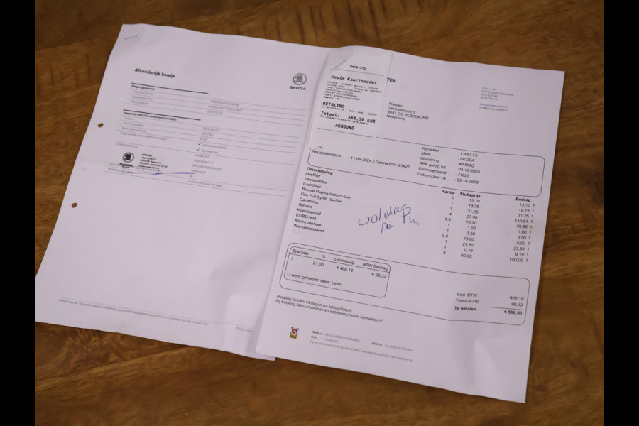 Škoda Karoq 1.5 TSI ACT Sportline Business [SCHUIFDAK, APPLE CARPLAY, ANDROID AUTO, CAMERA, STOELVERWARMING, KOFFERKLEP ELEKTRISCH, NIEUWSTAAT]