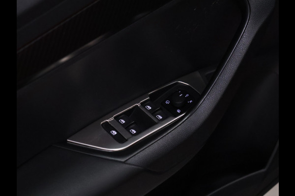 Škoda Karoq 1.5 TSI ACT Sportline Business [SCHUIFDAK, APPLE CARPLAY, ANDROID AUTO, CAMERA, STOELVERWARMING, KOFFERKLEP ELEKTRISCH, NIEUWSTAAT]