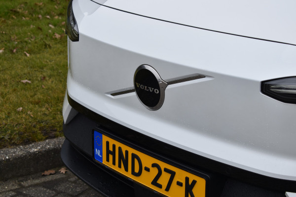 Volvo EX30 Extended Range Plus 69 kWh | 7000,- korting | Apple carplay | 20" velgen | H&K Audio | ACC | BLIS | Camera |