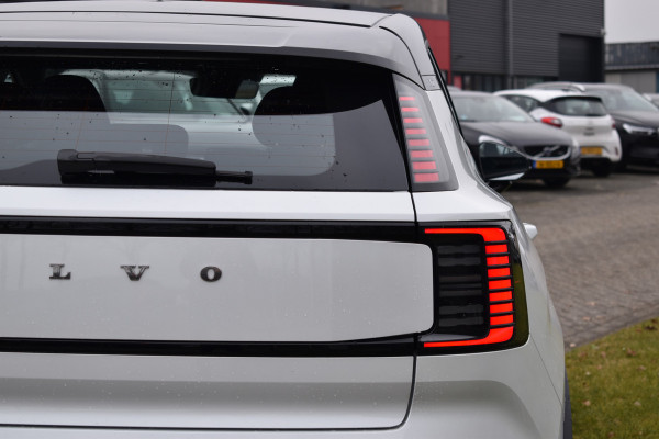 Volvo EX30 Extended Range Plus 69 kWh | 7000,- korting | Apple carplay | 20" velgen | H&K Audio | ACC | BLIS | Camera |