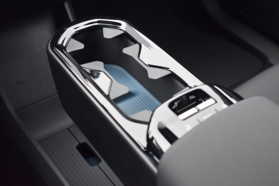 Volvo EX30 Extended Range Plus 69 kWh | 7000,- korting | Apple carplay | 20" velgen | H&K Audio | ACC | BLIS | Camera |