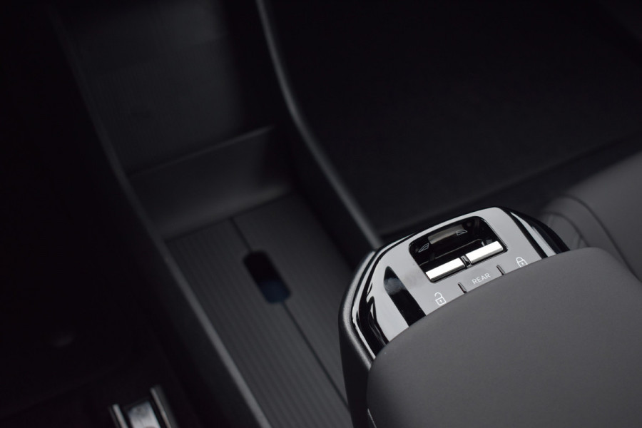 Volvo EX30 Extended Range Plus 69 kWh | 7000,- korting | Apple carplay | 20" velgen | H&K Audio | ACC | BLIS | Camera |