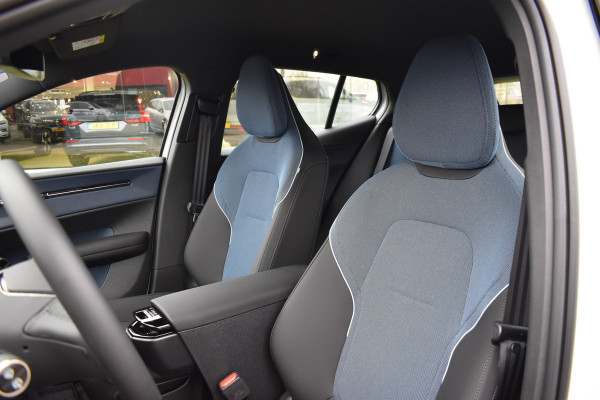 Volvo EX30 Extended Range Plus 69 kWh | 7000,- korting | Apple carplay | 20" velgen | H&K Audio | ACC | BLIS | Camera |
