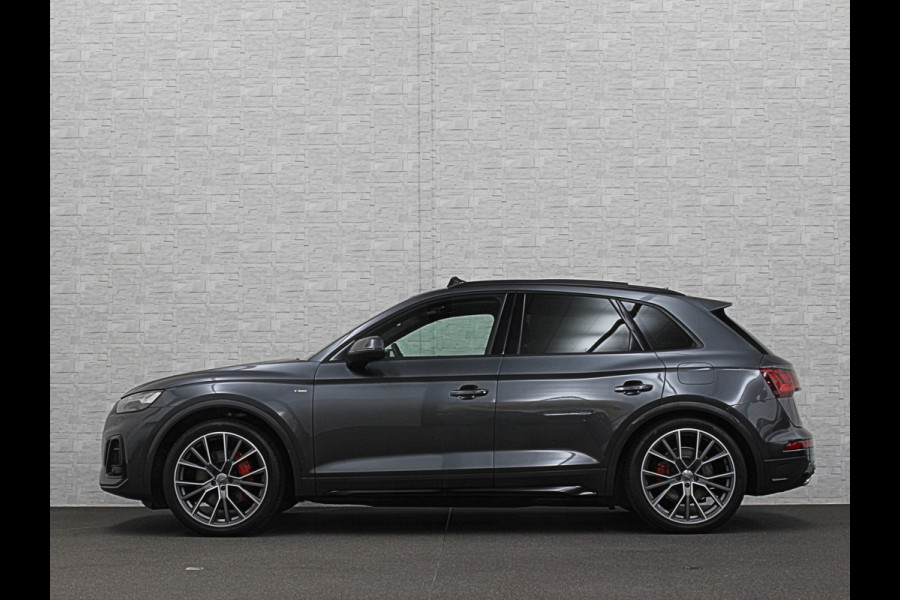 Audi Q5 300pk Hybrid S-Line | Luchtvering | Panorama | ACC | B&O Sound | Massage | Trekhaak | Matrix-LED | Head-Up | Sfeerverlichting | Leder | ISO-Glas | 3-Zone Clima | Standkachel | Bekerhouder Koeling/Verwarming | Stoelverwarming V+A | Zwarte Hemel | Carplay | Zonwering |