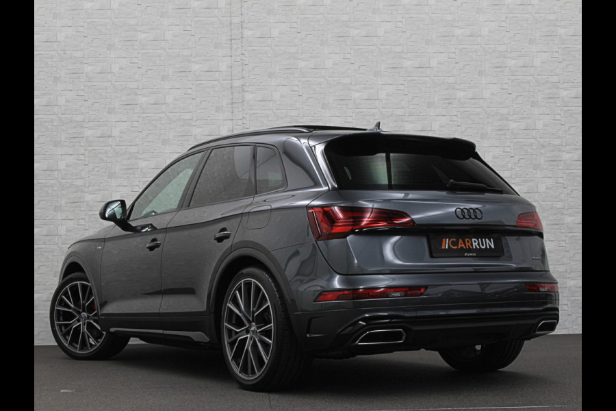 Audi Q5 300pk Hybrid S-Line | Luchtvering | Panorama | ACC | B&O Sound | Massage | Trekhaak | Matrix-LED | Head-Up | Sfeerverlichting | Leder | ISO-Glas | 3-Zone Clima | Standkachel | Bekerhouder Koeling/Verwarming | Stoelverwarming V+A | Zwarte Hemel | Carplay | Zonwering |