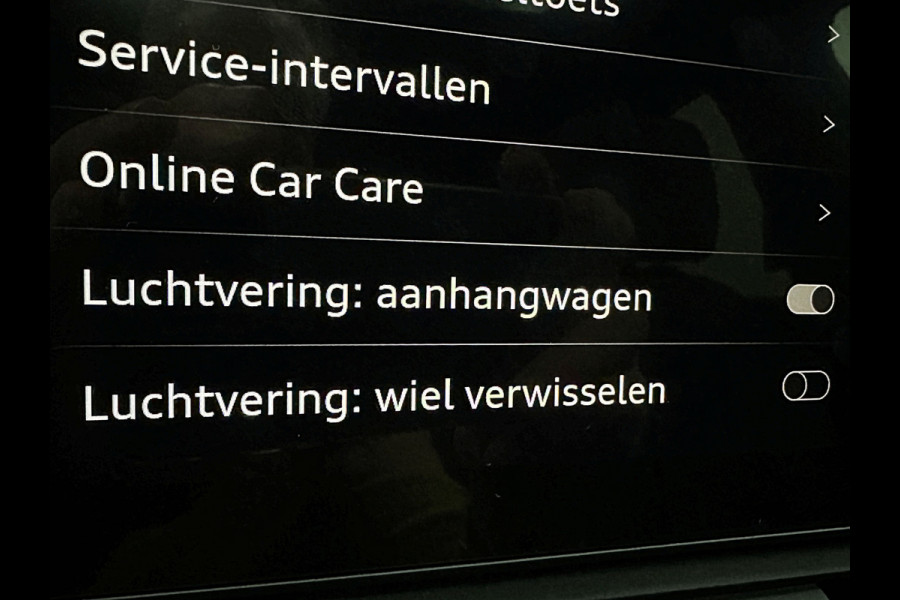 Audi Q5 300pk Hybrid S-Line | Luchtvering | Panorama | ACC | B&O Sound | Massage | Trekhaak | Matrix-LED | Head-Up | Sfeerverlichting | Leder | ISO-Glas | 3-Zone Clima | Standkachel | Bekerhouder Koeling/Verwarming | Stoelverwarming V+A | Zwarte Hemel | Carplay | Zonwering |