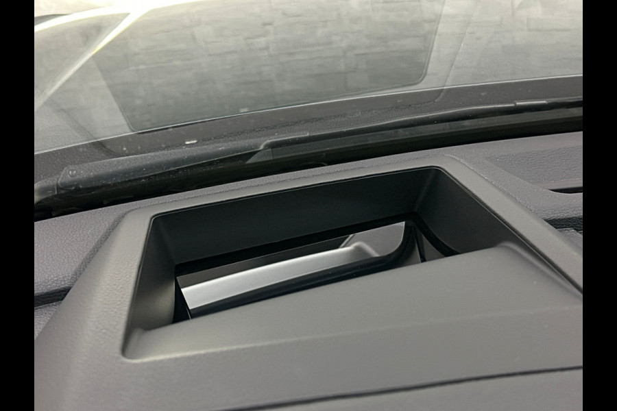 Audi Q5 300pk Hybrid S-Line | Luchtvering | Panorama | ACC | B&O Sound | Massage | Trekhaak | Matrix-LED | Head-Up | Sfeerverlichting | Leder | ISO-Glas | 3-Zone Clima | Standkachel | Bekerhouder Koeling/Verwarming | Stoelverwarming V+A | Zwarte Hemel | Carplay | Zonwering |