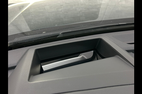 Audi Q5 300pk Hybrid S-Line | Luchtvering | Panorama | ACC | B&O Sound | Massage | Trekhaak | Matrix-LED | Head-Up | Sfeerverlichting | Leder | ISO-Glas | 3-Zone Clima | Standkachel | Bekerhouder Koeling/Verwarming | Stoelverwarming V+A | Zwarte Hemel | Carplay | Zonwering |