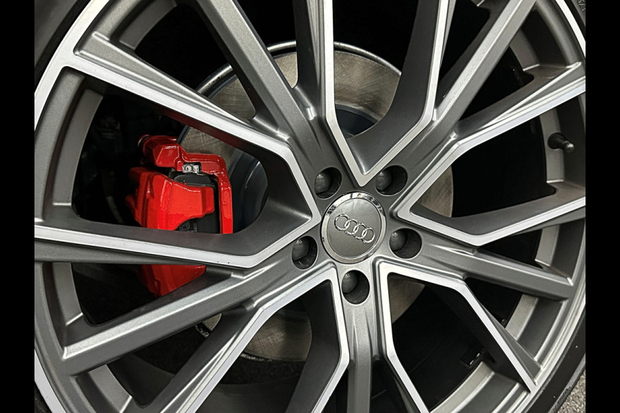 Audi Q5 300pk Hybrid S-Line | Luchtvering | Panorama | ACC | B&O Sound | Massage | Trekhaak | Matrix-LED | Head-Up | Sfeerverlichting | Leder | ISO-Glas | 3-Zone Clima | Standkachel | Bekerhouder Koeling/Verwarming | Stoelverwarming V+A | Zwarte Hemel | Carplay | Zonwering |