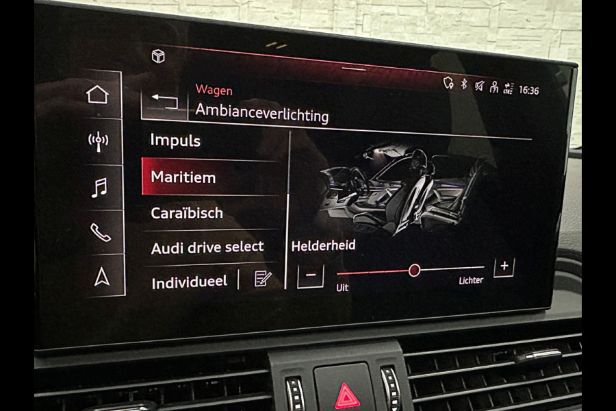 Audi Q5 300pk Hybrid S-Line | Luchtvering | Panorama | ACC | B&O Sound | Massage | Trekhaak | Matrix-LED | Head-Up | Sfeerverlichting | Leder | ISO-Glas | 3-Zone Clima | Standkachel | Bekerhouder Koeling/Verwarming | Stoelverwarming V+A | Zwarte Hemel | Carplay | Zonwering |