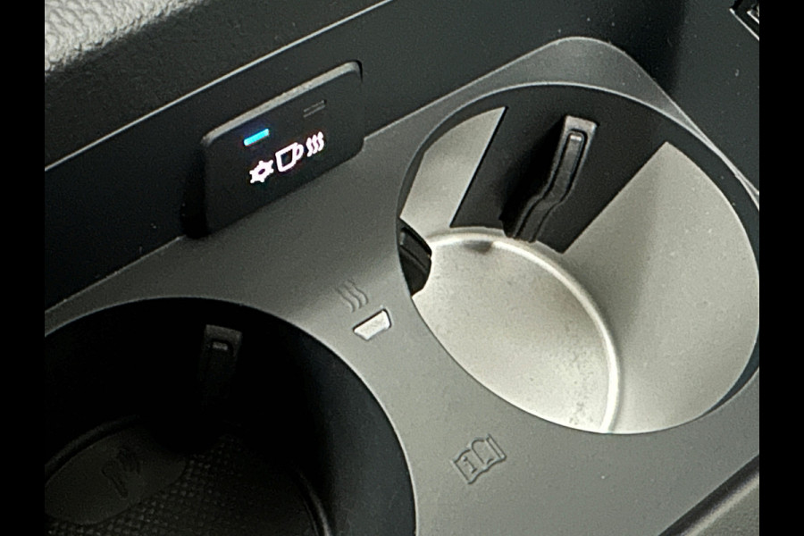 Audi Q5 300pk Hybrid S-Line | Luchtvering | Panorama | ACC | B&O Sound | Massage | Trekhaak | Matrix-LED | Head-Up | Sfeerverlichting | Leder | ISO-Glas | 3-Zone Clima | Standkachel | Bekerhouder Koeling/Verwarming | Stoelverwarming V+A | Zwarte Hemel | Carplay | Zonwering |