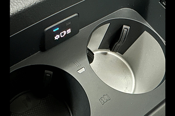 Audi Q5 300pk Hybrid S-Line | Luchtvering | Panorama | ACC | B&O Sound | Massage | Trekhaak | Matrix-LED | Head-Up | Sfeerverlichting | Leder | ISO-Glas | 3-Zone Clima | Standkachel | Bekerhouder Koeling/Verwarming | Stoelverwarming V+A | Zwarte Hemel | Carplay | Zonwering |