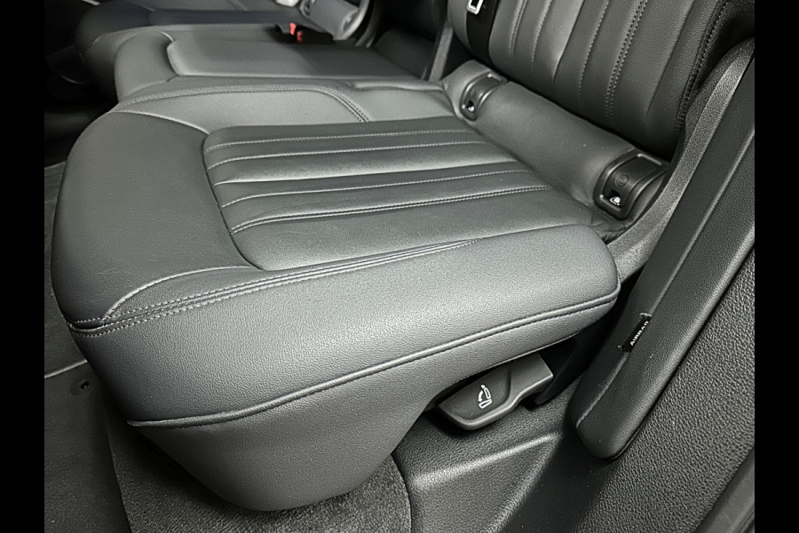 Audi Q5 300pk Hybrid S-Line | Luchtvering | Panorama | ACC | B&O Sound | Massage | Trekhaak | Matrix-LED | Head-Up | Sfeerverlichting | Leder | ISO-Glas | 3-Zone Clima | Standkachel | Bekerhouder Koeling/Verwarming | Stoelverwarming V+A | Zwarte Hemel | Carplay | Zonwering |