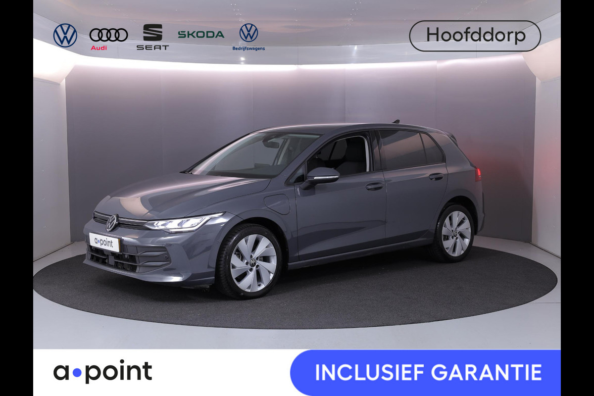 Volkswagen Golf 1.5 eHybrid Life Edition 204 pk Automaat (DSG) | Verlengde garantie | Navigatie via App | Parkeersensoren (Park assist) | Achteruitrijcamera | Adaptieve cruise control |