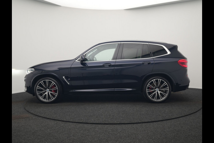 BMW X3 xDrive30e M Sport Plug In Hybrid 293pk Dealer O.H. PHEV | Trekhaak Af Fabriek | Head Up | 360 Camera | Adaptief Onderstel | Lederen Sportstoelen & Stuur Verwarmd | Sfeerverlichting | Keyless | Blis | Navigatie | DAB | Virtual |
