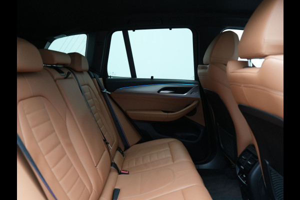 BMW X3 xDrive30e M Sport Plug In Hybrid 293pk Dealer O.H. PHEV | Trekhaak Af Fabriek | Head Up | 360 Camera | Adaptief Onderstel | Lederen Sportstoelen & Stuur Verwarmd | Sfeerverlichting | Keyless | Blis | Navigatie | DAB | Virtual |