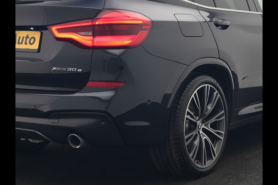 BMW X3 xDrive30e M Sport Plug In Hybrid 293pk Dealer O.H. PHEV | Trekhaak Af Fabriek | Head Up | 360 Camera | Adaptief Onderstel | Lederen Sportstoelen & Stuur Verwarmd | Sfeerverlichting | Keyless | Blis | Navigatie | DAB | Virtual |