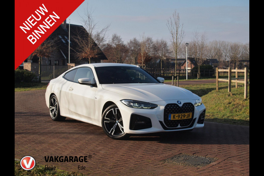BMW 4 Serie Coupé 420i | M-Pakket | Camera | Sfeerverlichting | NL-Auto |