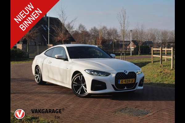 BMW 4 Serie Coupé 420i | M-Pakket | Camera | Sfeerverlichting | NL-Auto |