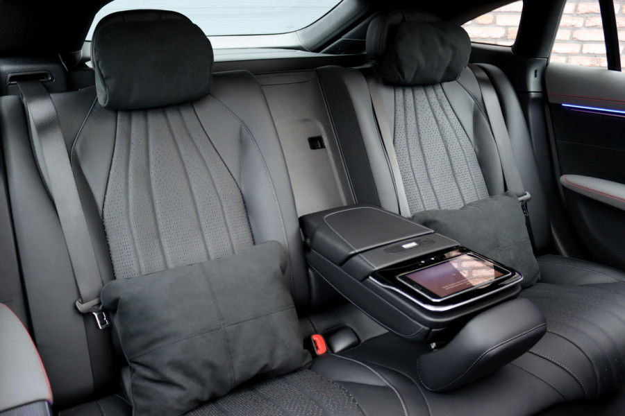 Mercedes-Benz EQS 500 4MATIC AMG Line 108 kWh | Luchtvering | Achterasbesturing | Distronic+ | Memory | Nekverwarming | Massage | Entertainment Achter+ | Verwarmd Stuurwiel | HUD | Burmester | Panoramadak | Digital Light |