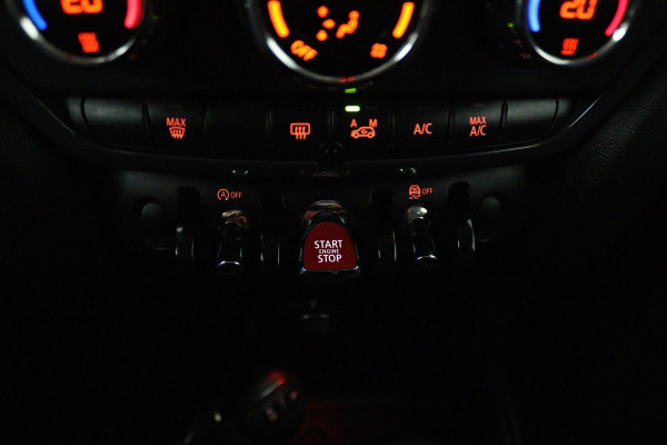 MINI Countryman 1.5 Cooper Business Edition Automaat (NAVIGATIE, CARPLAY, PARKEERSENSOREN, LED, CRUISE, SPORTSTOELEN)