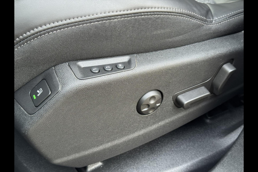 Peugeot 3008 1.2 PureTech Allure Cruise Climate control LED Verwarmde voorstoelen Parkeersensoren Camera Apple / Android Navigatie