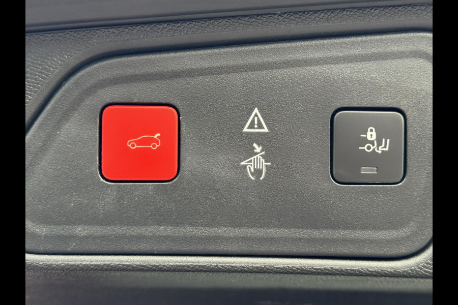 Peugeot 3008 1.2 PureTech Allure Cruise Climate control LED Verwarmde voorstoelen Parkeersensoren Camera Apple / Android Navigatie