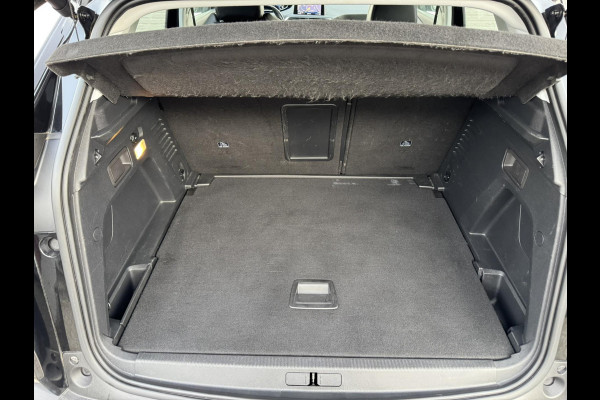 Peugeot 3008 1.2 PureTech Allure Cruise Climate control LED Verwarmde voorstoelen Parkeersensoren Camera Apple / Android Navigatie