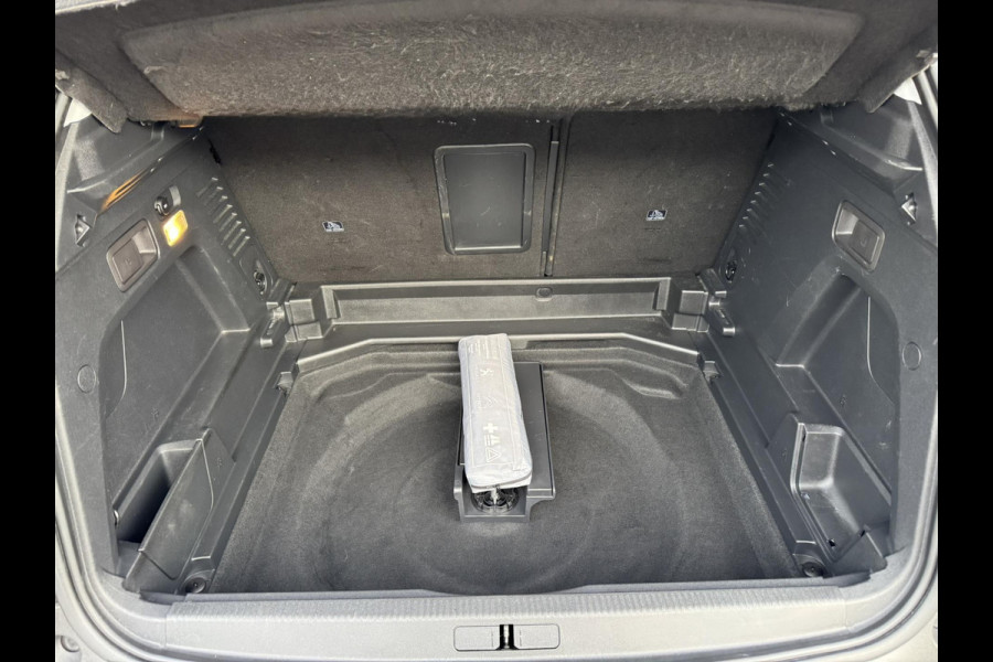 Peugeot 3008 1.2 PureTech Allure Cruise Climate control LED Verwarmde voorstoelen Parkeersensoren Camera Apple / Android Navigatie