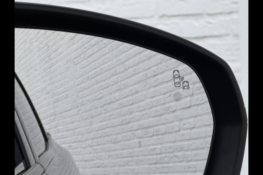 Peugeot 3008 1.2 PureTech Allure Cruise Climate control LED Verwarmde voorstoelen Parkeersensoren Camera Apple / Android Navigatie