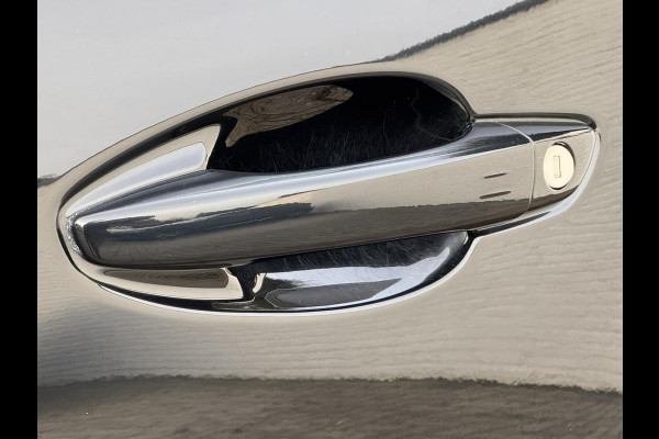 Peugeot 3008 1.2 PureTech Allure Cruise Climate control LED Verwarmde voorstoelen Parkeersensoren Camera Apple / Android Navigatie