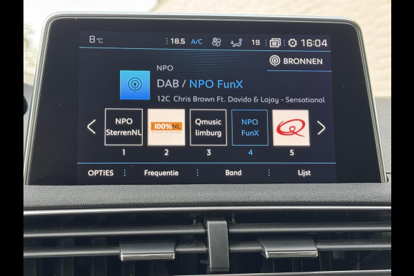 Peugeot 3008 1.2 PureTech Allure Cruise Climate control LED Verwarmde voorstoelen Parkeersensoren Camera Apple / Android Navigatie