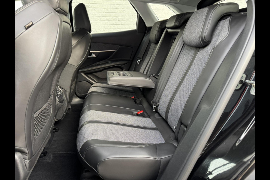 Peugeot 3008 1.2 PureTech Allure Cruise Climate control LED Verwarmde voorstoelen Parkeersensoren Camera Apple / Android Navigatie