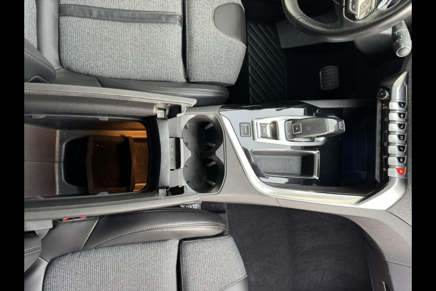 Peugeot 3008 1.2 PureTech Allure Cruise Climate control LED Verwarmde voorstoelen Parkeersensoren Camera Apple / Android Navigatie