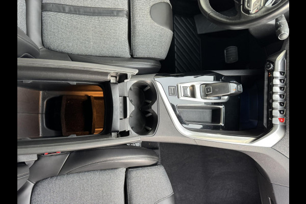Peugeot 3008 1.2 PureTech Allure Cruise Climate control LED Verwarmde voorstoelen Parkeersensoren Camera Apple / Android Navigatie