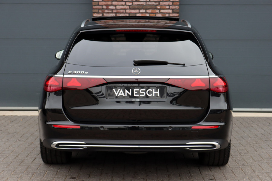 Mercedes-Benz E-Klasse Estate 300 e Exclusive Line Premium+ | Luchtvering | Hyperscreen | Distronic+ | Stoelventilatie | HUD | Zonnerollo's | 3D-Display | Digital Light | Trekhaak | Soft-Close | Burmester |