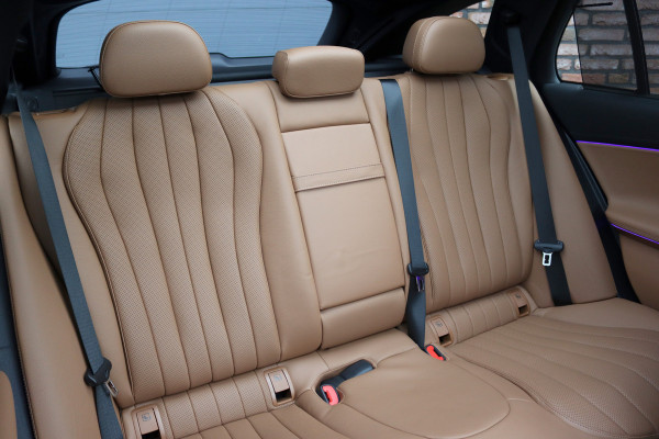 Mercedes-Benz E-Klasse Estate 300 e Exclusive Line Premium+ | Luchtvering | Hyperscreen | Distronic+ | Stoelventilatie | HUD | Zonnerollo's | 3D-Display | Digital Light | Trekhaak | Soft-Close | Burmester |