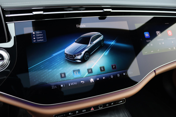 Mercedes-Benz E-Klasse Estate 300 e Exclusive Line Premium+ | Luchtvering | Hyperscreen | Distronic+ | Stoelventilatie | HUD | Zonnerollo's | 3D-Display | Digital Light | Trekhaak | Soft-Close | Burmester |