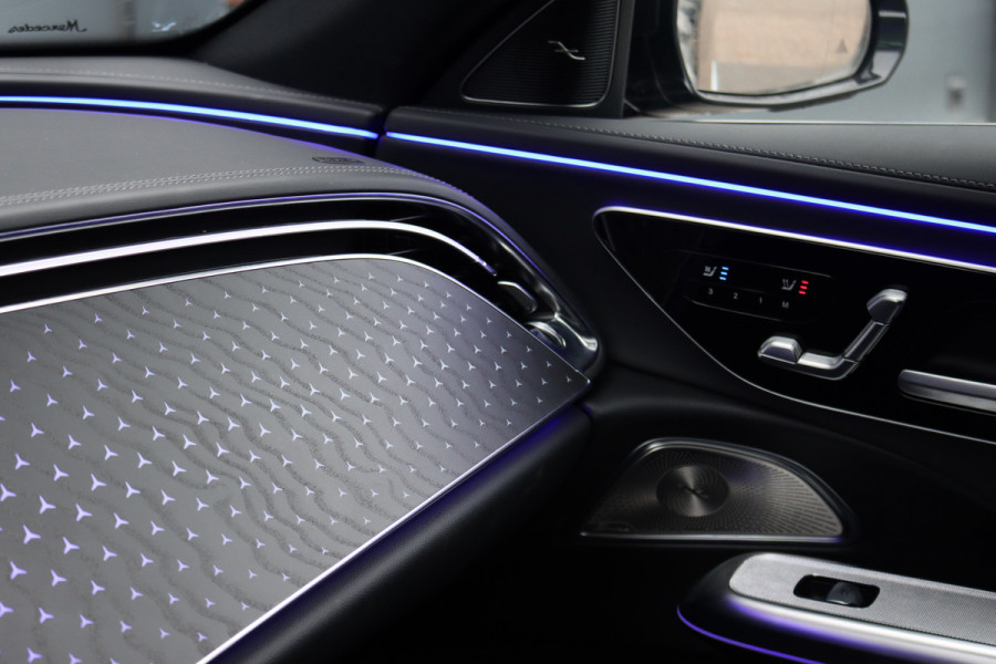 Mercedes-Benz E-Klasse Estate 300 e Exclusive Line Premium | Distronic+ | Stoelventilatie | HUD | Zonnerollo's | Digital Light | Trekhaak | Burmester | Leder | Keyless Go | Surround Camera |