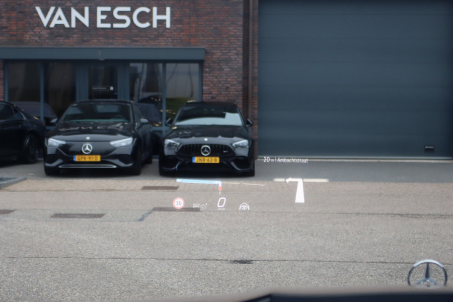 Mercedes-Benz E-Klasse Estate 300 e Exclusive Line Premium | Distronic+ | Stoelventilatie | HUD | Zonnerollo's | Digital Light | Trekhaak | Burmester | Leder | Keyless Go | Surround Camera |