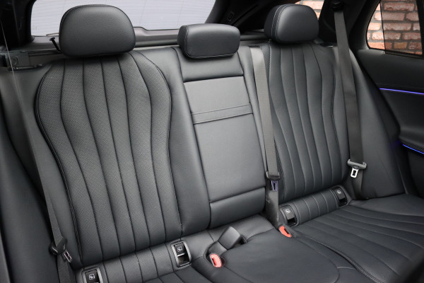Mercedes-Benz E-Klasse Estate 300 e Exclusive Line Premium | Distronic+ | Stoelventilatie | HUD | Zonnerollo's | Digital Light | Trekhaak | Burmester | Leder | Keyless Go | Surround Camera |