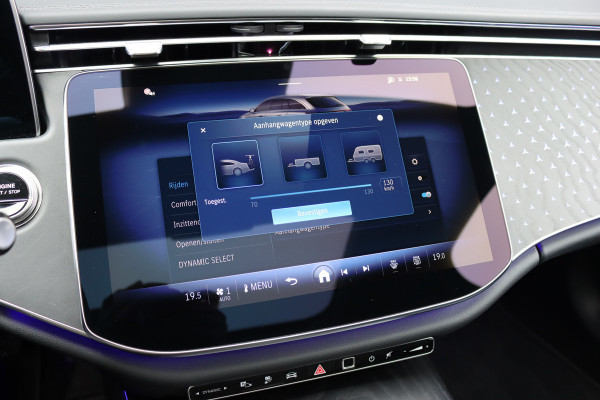 Mercedes-Benz E-Klasse Estate 300 e Exclusive Line Premium | Distronic+ | Stoelventilatie | HUD | Zonnerollo's | Digital Light | Trekhaak | Burmester | Leder | Keyless Go | Surround Camera |