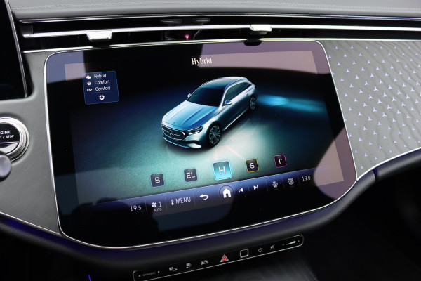 Mercedes-Benz E-Klasse Estate 300 e Exclusive Line Premium | Distronic+ | Stoelventilatie | HUD | Zonnerollo's | Digital Light | Trekhaak | Burmester | Leder | Keyless Go | Surround Camera |