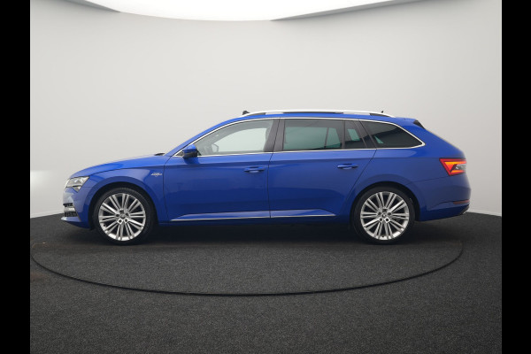 Škoda Superb Combi 1.4 TSI iV Laurin & Klemet Plug In Hybrid 218pk Dealer O.H. PHEV | Trekhaak Af Fabriek | Panodak | Adaptive Cruise | 360 Camera | Lederen Sportstoelen Ventilatie & Memory & Massage | Canton Audio | Crystal LED | Stuur Verwarmd | Sfeerverlichting |