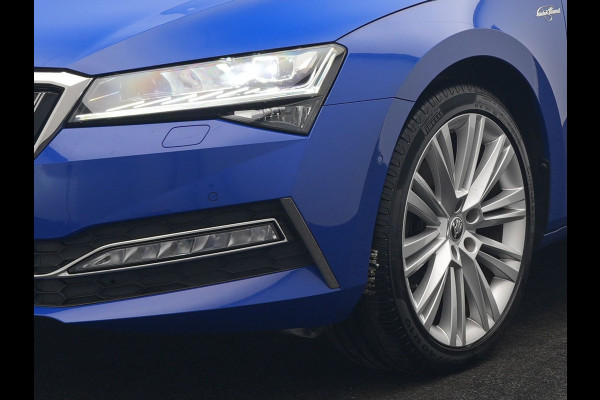 Škoda Superb Combi 1.4 TSI iV Laurin & Klemet Plug In Hybrid 218pk Dealer O.H. PHEV | Trekhaak Af Fabriek | Panodak | Adaptive Cruise | 360 Camera | Lederen Sportstoelen Ventilatie & Memory & Massage | Canton Audio | Crystal LED | Stuur Verwarmd | Sfeerverlichting |