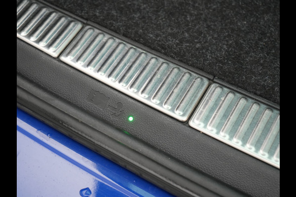 Škoda Superb Combi 1.4 TSI iV Laurin & Klemet Plug In Hybrid 218pk Dealer O.H. PHEV | Trekhaak Af Fabriek | Panodak | Adaptive Cruise | 360 Camera | Lederen Sportstoelen Ventilatie & Memory & Massage | Canton Audio | Crystal LED | Stuur Verwarmd | Sfeerverlichting |